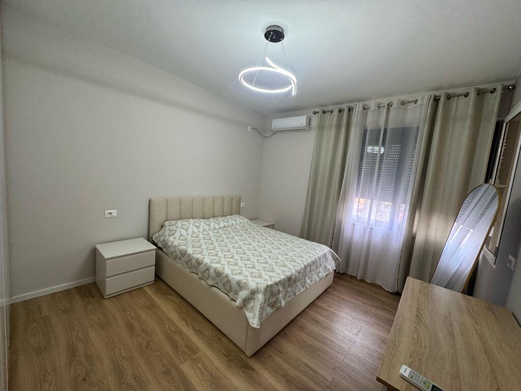 Affitto, Appartamento 2+1, 3° piano, palazzo con ascensore, Arredato, arredamento moderno, Prezzo 900€ Di fronte a Delijorgji vicino alla Pasticceria Nela