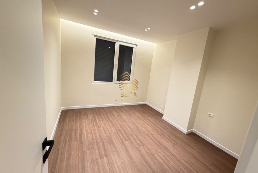 For sale, Apartment 2+1+balcony, Ali Demi-Near Shkoza Roundabout, 19,000,000 Lek