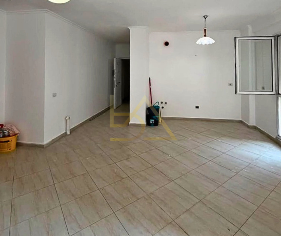Apartament 2+1 për Shitje – Pazari i Ri, Tiranë