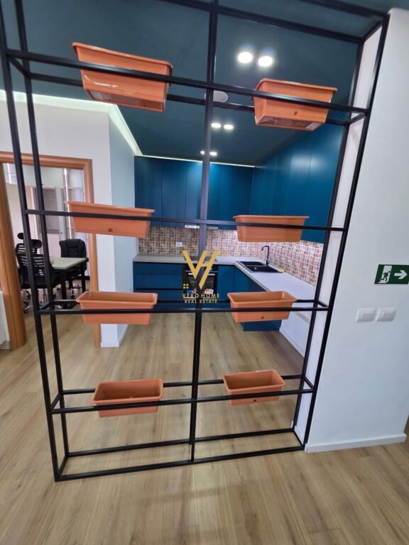 UFFICIO DI 75 M2 IN AFFITTO IN VIA KAVAJES 1.200 EURO