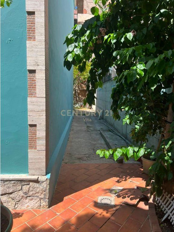 VILLA SU DUE PIANI IN VENDITA A DURRES!!