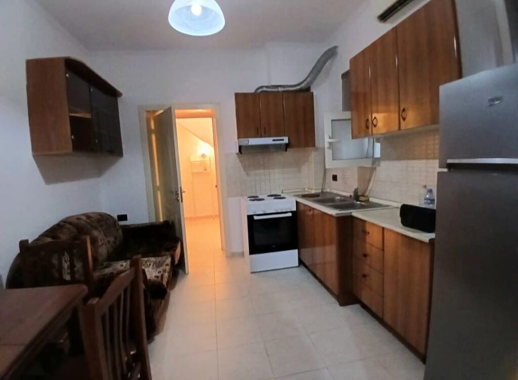 Apartament 1+1 per qera Ministria e Drejtesise !