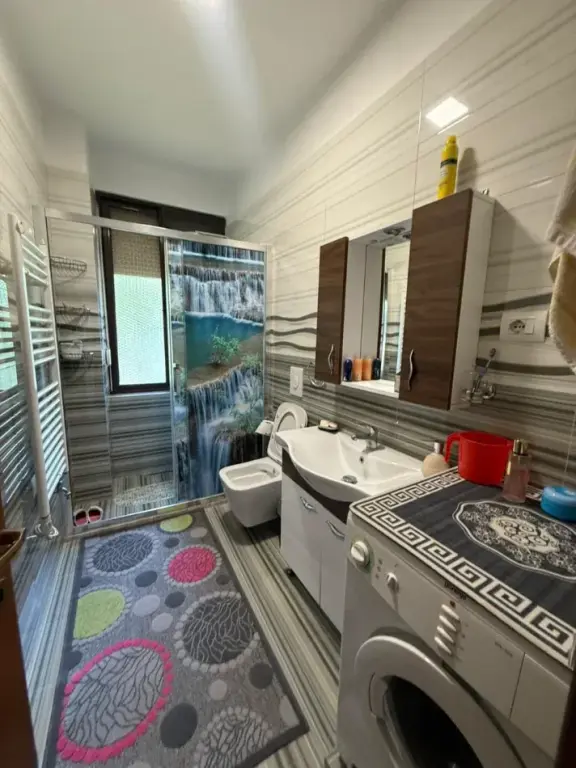 APARTAMENT 1+1 ME QIRA LULISHTE 1 MAJI ( stadiumi Dinamo)