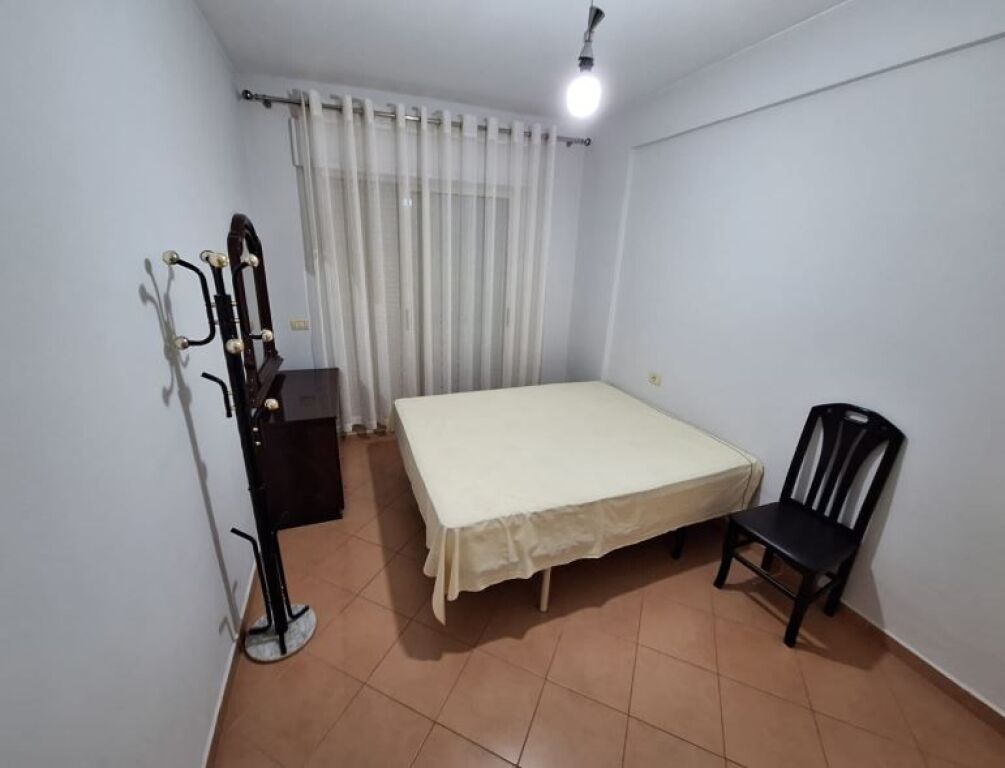 Appartamento 1+1 in affitto in Via Barikadave, vicino al liceo Sami Frasheri  ID 5339