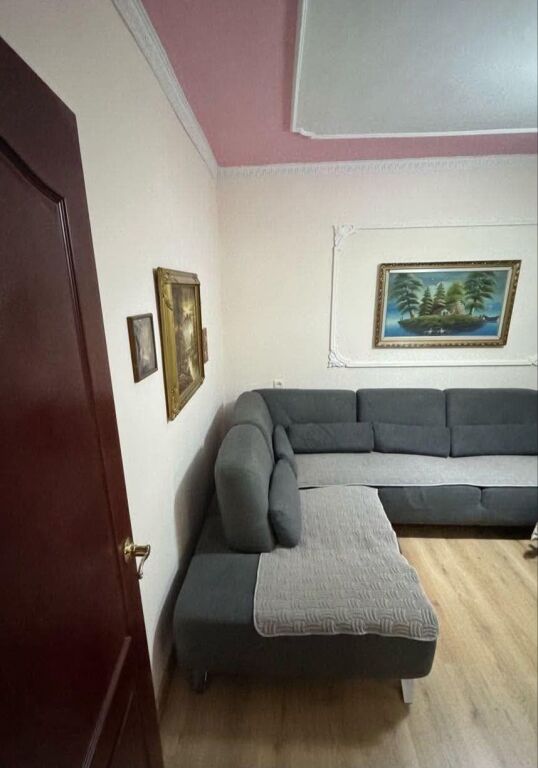 JEPET ME QERA APARTAMENT 2+1 – PRANË SHKOLLËS SË BASHKUAR