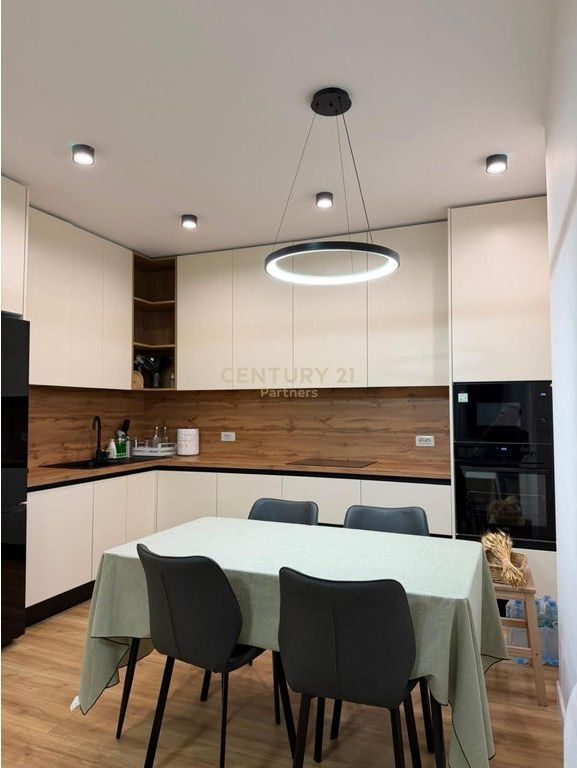 APARTAMENT 1+1 ME QIRA – PAZARI I RI
