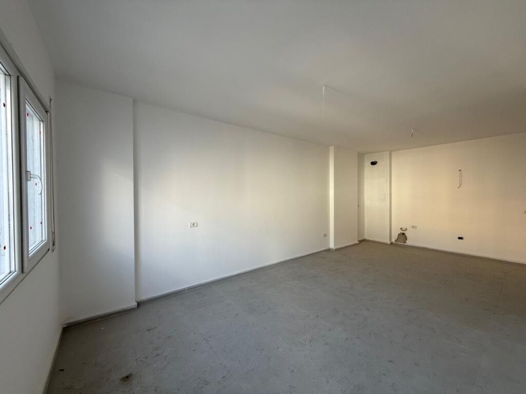 🏡 Shitet Apartament 1+1 – Pazari i Ri