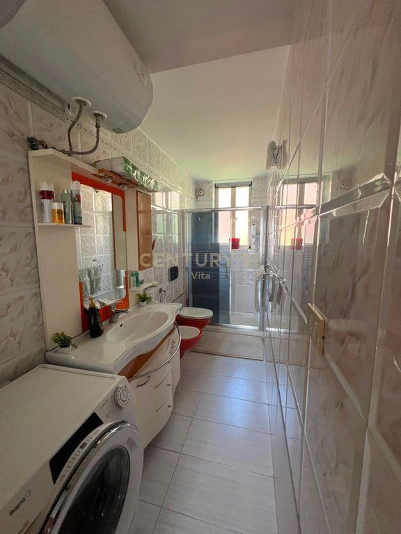 VILLA SU DUE PIANI IN VENDITA A DURRES!!