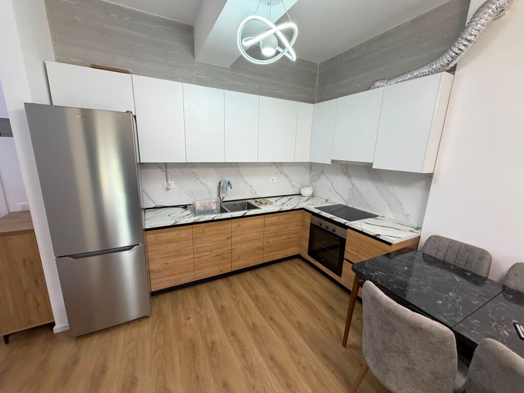 🏡 Appartamento 1+1 in affitto 📍 Residenza Kaimi, Ali Demi 🏢 4° piano, con ascensore 💰 Prezzo: 40.000 lek/mese