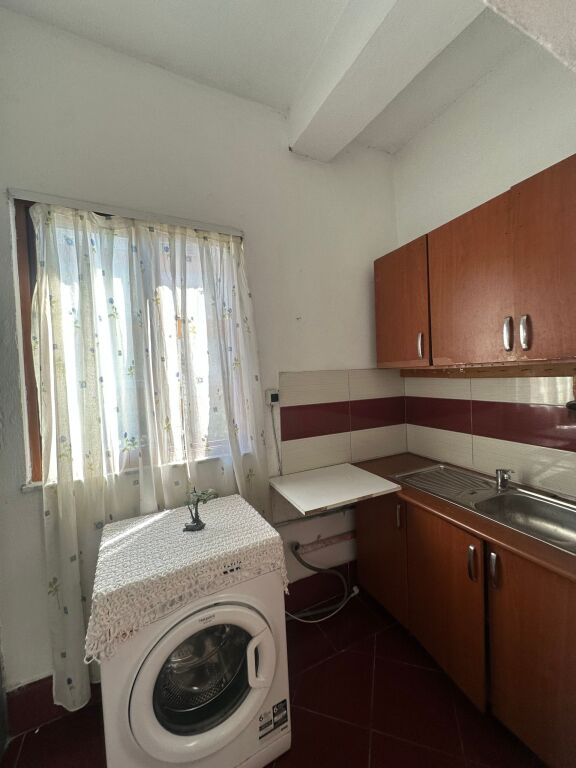 Qera | Shtëpi private 1 + 1 | Rruga Ramë Sadria | 280 €/muaj