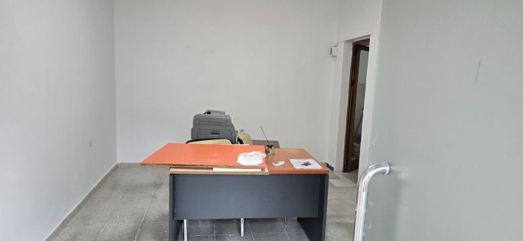 Qera | Ambjent Biznesi | Skanderbeg Square | 300 €/muaj