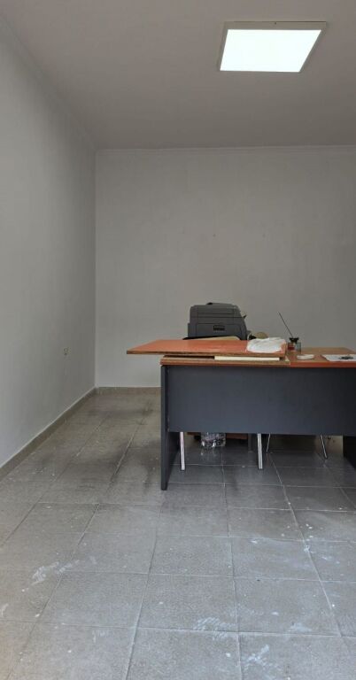 Qera | Ambjent Biznesi | Skanderbeg Square | 300 €/muaj