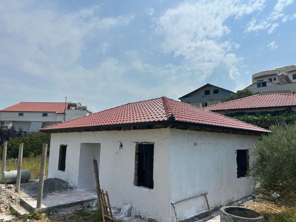 Shtëpi e papërfunduar me potencial të fortë investimi