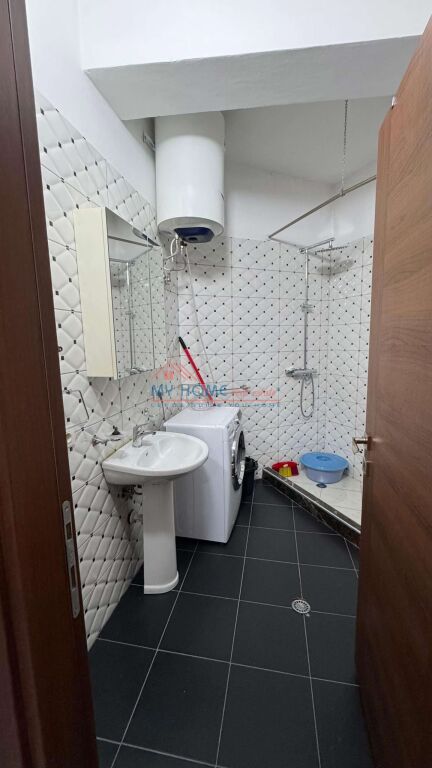 Appartamento 1+1 in affitto a Brryli Tirana