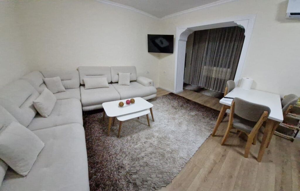 Jepet me Qira Apartament 1+1 – Bulevardi Bajram Curri