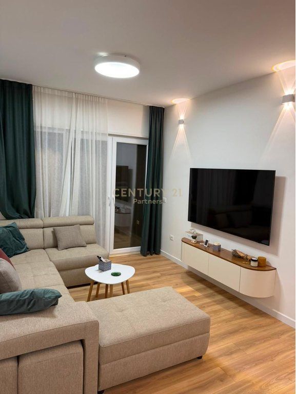 APARTAMENT 1+1 ME QIRA – PAZARI I RI