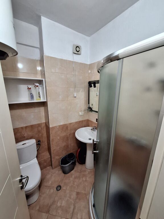 Appartamento 1+1 in affitto in Via Barikadave, vicino al liceo Sami Frasheri  ID 5339