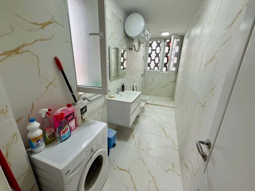 📣 AFFITTO SUPER Appartamento 2+1 con 2 Bagni 📍 Centro, Vicino al Mercato Nuovo ✨ 💶 Prezzo 1.000 Euro