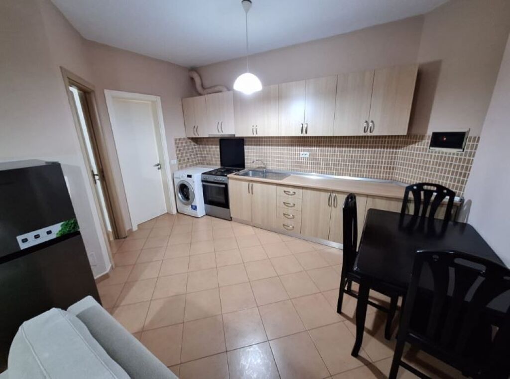 Appartamento 1+1 in affitto in Via Barikadave, vicino al liceo Sami Frasheri  ID 5339