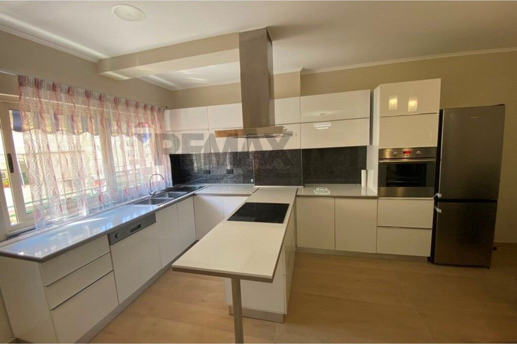 2+1 apartment for rent at Komuna e Parisit