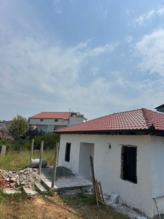 Shtëpi e papërfunduar me potencial të fortë investimi