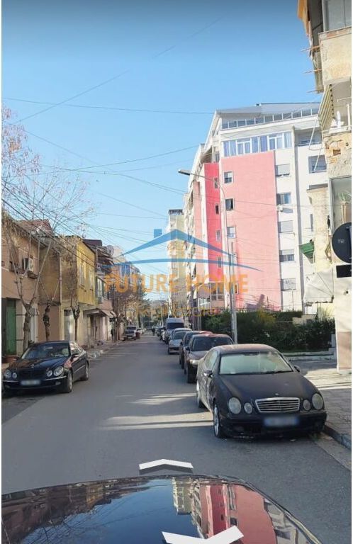 Shitet , Apartament 2+1, Rruga Mine Peza, Tiranë