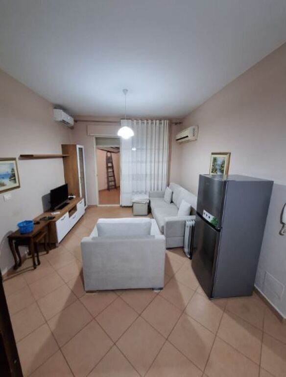 Appartamento 1+1 in affitto in Via Barikadave, vicino al liceo Sami Frasheri  ID 5339
