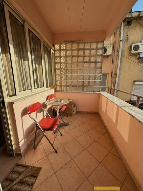 Affitto, Appartamento 1+1, Piazza Wilson 650 €