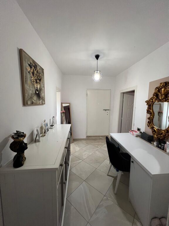 SHITET APARTAMENT 1+1 – PRANË SPITALIT USHTARAK,LAPRAKE