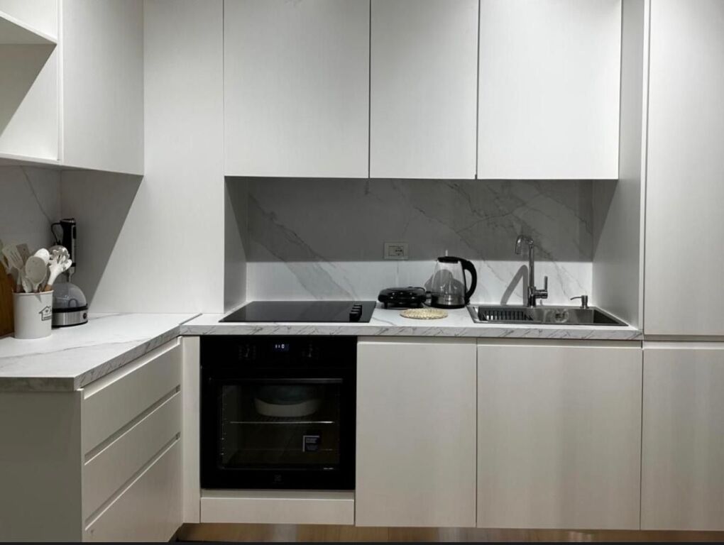 Sea view Apartment for rent in Vlora  ,Lungomare Free from September -1 June