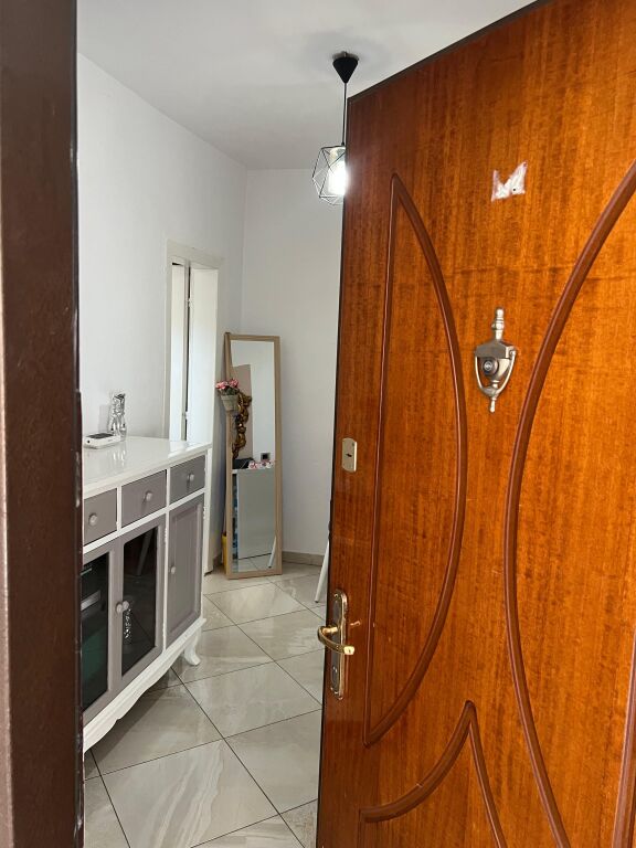 SHITET APARTAMENT 1+1 – PRANË SPITALIT USHTARAK,LAPRAKE