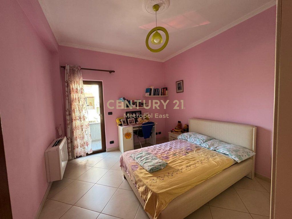 Jepet me Qira Apartament 3+1+2 + parkim pranë Kopshtit Zoologjik