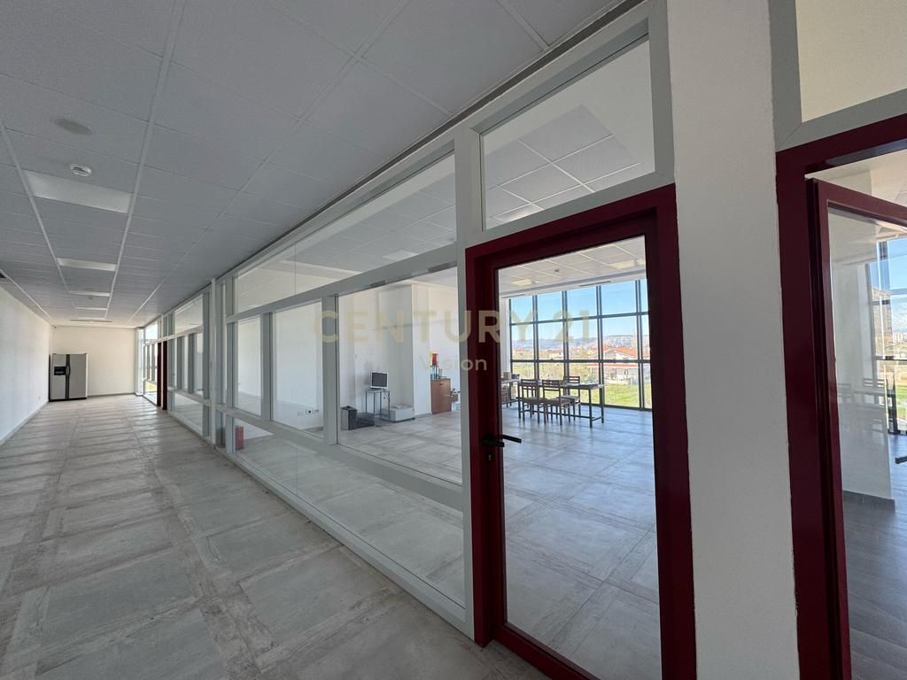 Ndertese 2- kateshe  Toke per shitje autostrada Lezhë - Lac 12200 m²