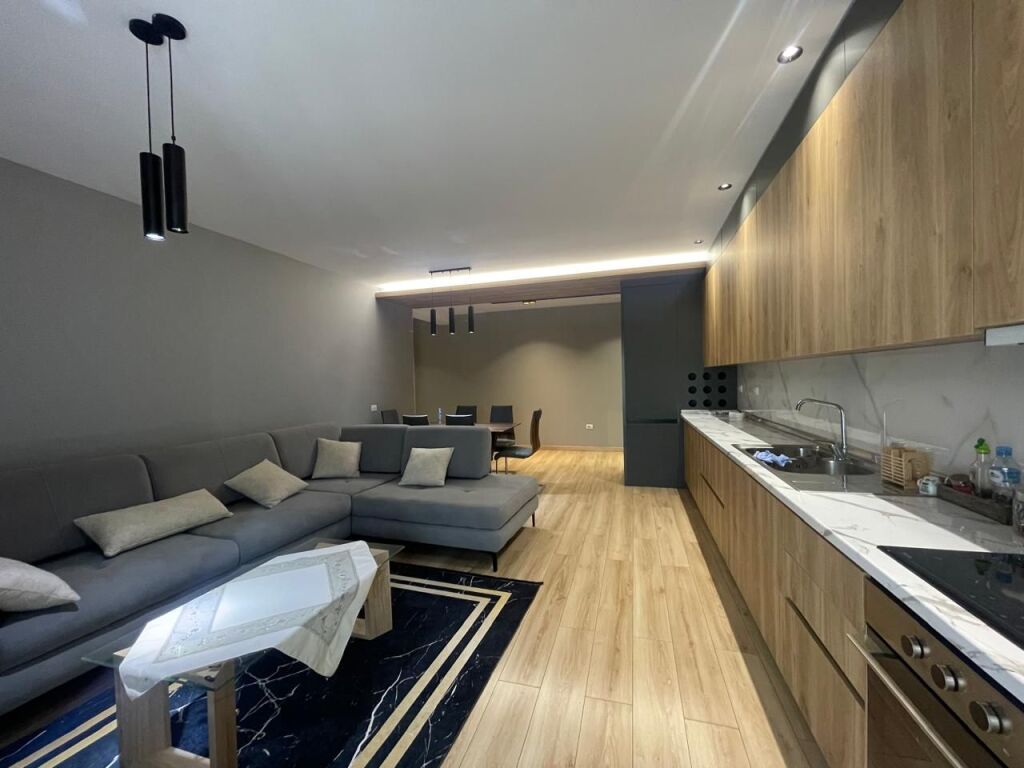 Apartament me qera 2+1 tek Golden Park perballe Spitalit Amerikan 3