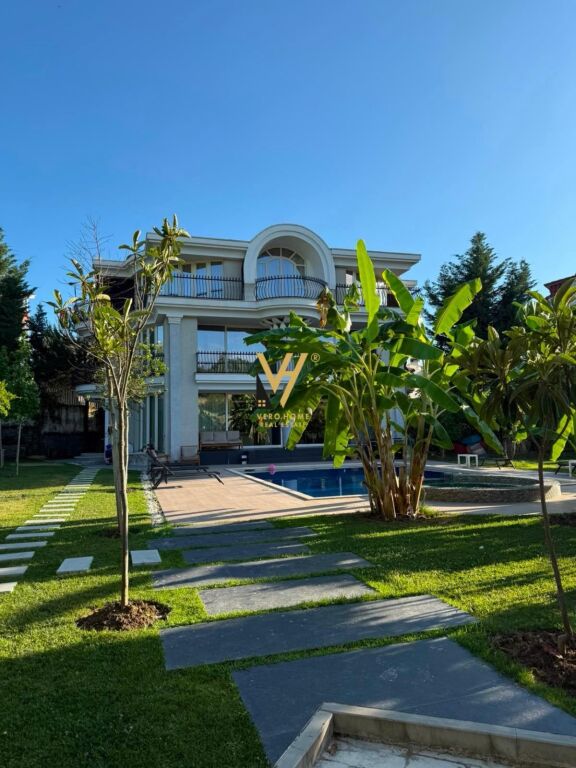 VILLA SU TRE PIANI IN AFFITTO AL LAGO ASCIUTTO 12.000 EURO