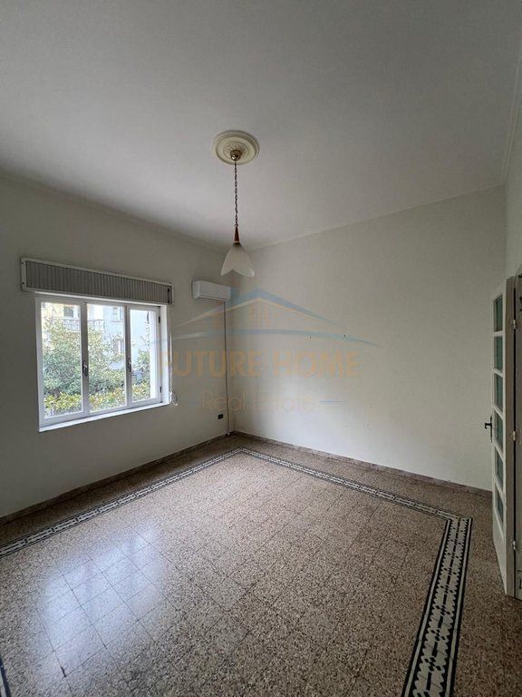 Qira, Ambient per Zyra, Gjykata, Durres