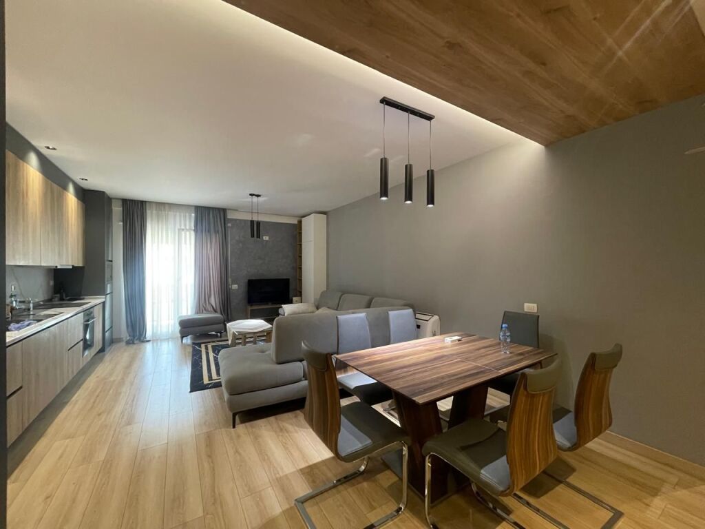 Apartament me qera 2+1 tek Golden Park perballe Spitalit Amerikan 3