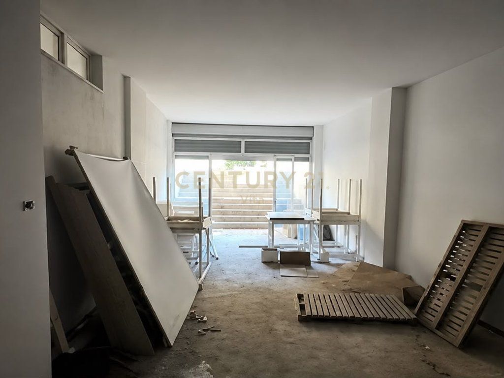 Ambient Komercial në Golem ,Durres - Mundesi e Shkelqyer Investimi !!!