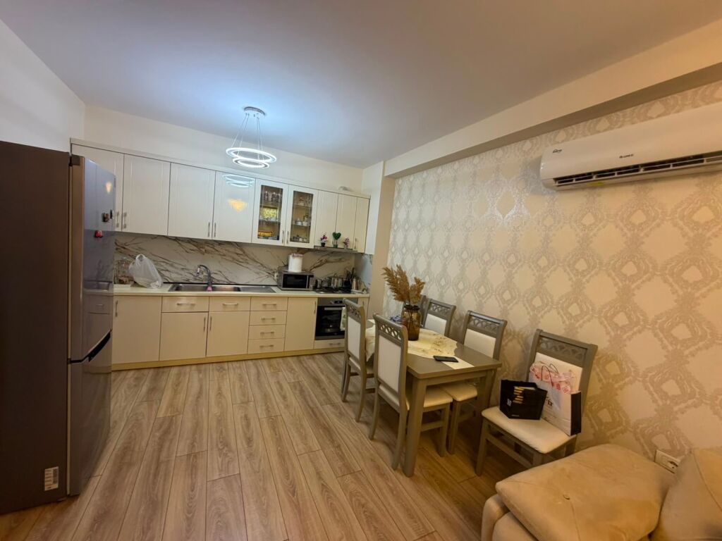 Jepet me qira 2+1 Astir 550 mije leke i diskutushem
