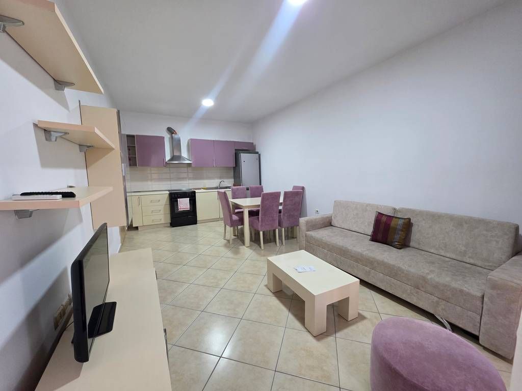 AFFITTASI APPARTAMENTO 2+1+2 A ASTIR VICINO ALLA ROTONDA
