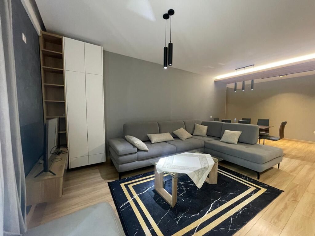 Apartament me qera 2+1 tek Golden Park perballe Spitalit Amerikan 3