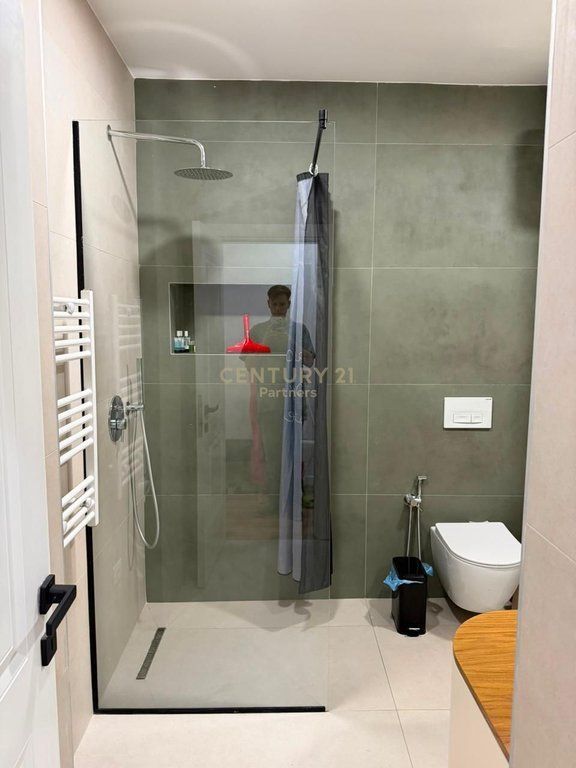 APARTAMENT 1+1 ME QIRA – PAZARI I RI 780 € /Muaj 78,000 Lekë /Muaj