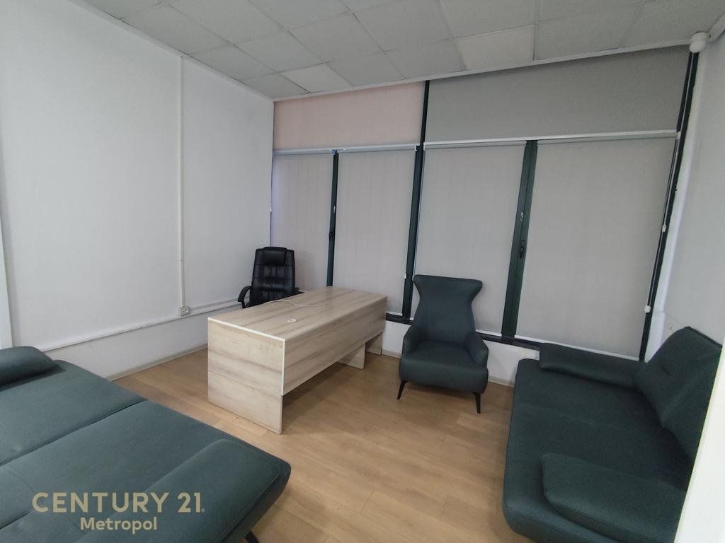 Zyrë Me Qira tek Shallvaret, Tiranë | 400 m²
