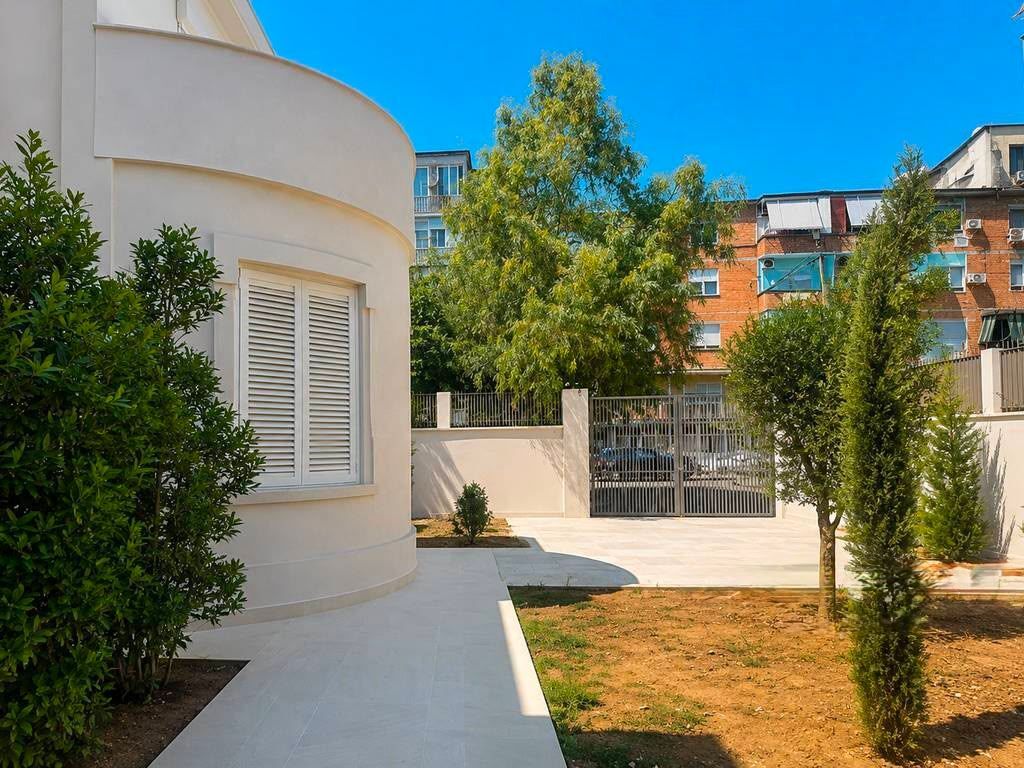 🏢 EDIFICIO IN AFFITTO – VIA ELBASANI