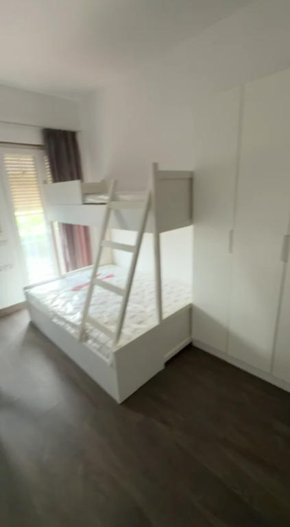Jepet me qira garsoniere e re, e mobiluar, pranë Galaktik - Durrës