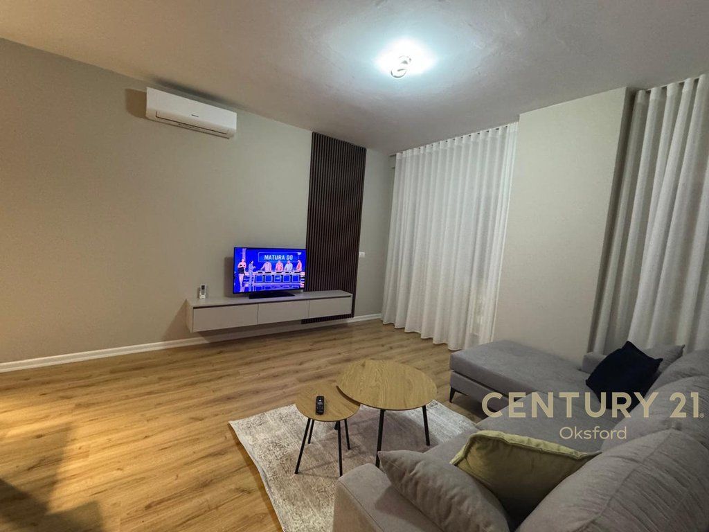 Apartament per qira 1+1 i mobiluar përball Ring Center, tek Zogu I Zi! 700 € /Muaj 65,000 Lekë /Muaj