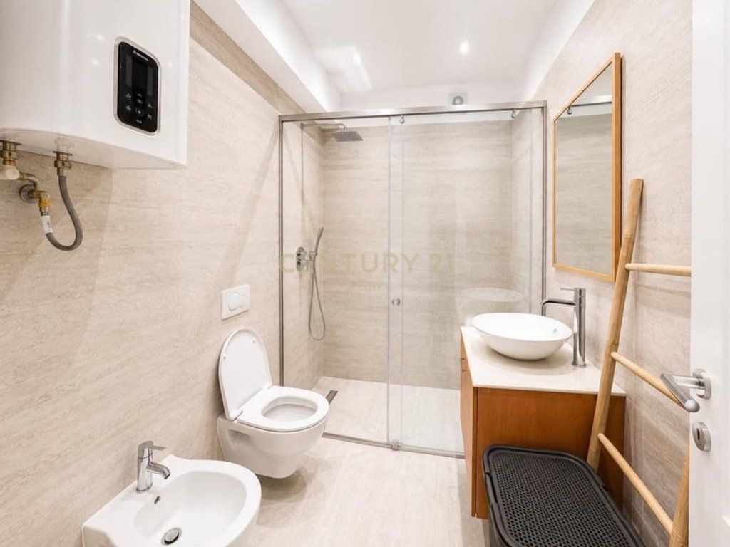 Apartament 2+1 per Qera Bllok!