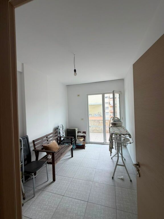 Occasione! Appartamento 3+1+2+Posto Auto in vendita in Via Sokrat Miho, Astir, Yzberisht.