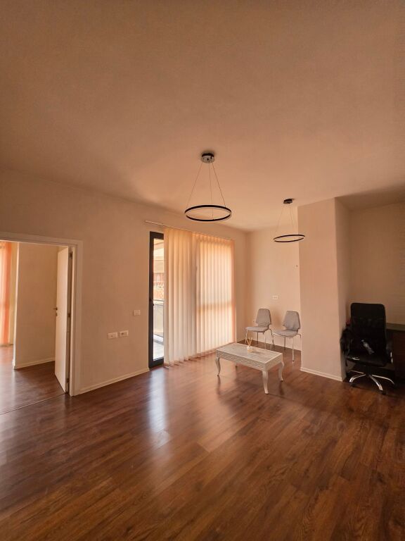 🏡 Ambient biznesi me qera  📍Komuna e Parisit, Rruga e Kosovarëve 💰Çmimi: 70.000 Lekë/Muaj