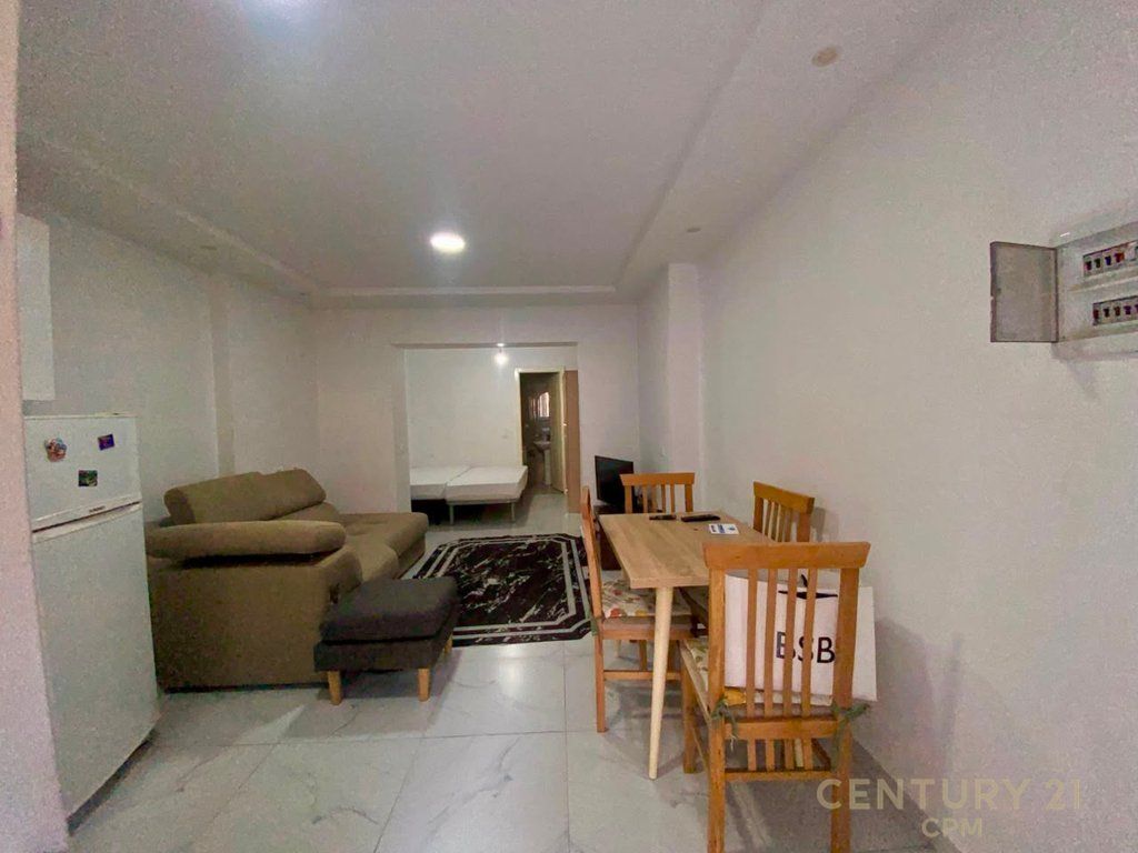 NE KOMUNEN E PARISIT PRANE KESH JAPIM ME QIRA STUDIO APARTAMENT
